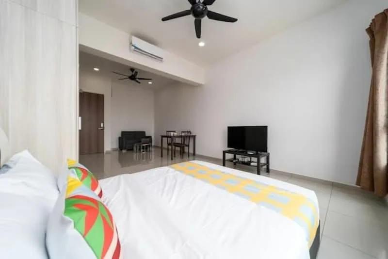 Bedroom features: queen-size bed with colorful bedding, 2 ceiling fans, wall-mounted TV, dining table with 4 chairs, sliding door to hallway, light-colored walls, tile flooring, curtains on window, air conditioning unit; style: modern.
