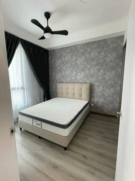 Bedroom features: queen-size bed, upholstered headboard, grey accent wall, floor-to-ceiling windows, sheer curtains, dark curtains, 5-blade ceiling fan, laminate flooring; style: modern.