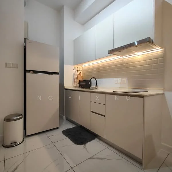 Kitchen features: white cabinetry, marble countertop, stainless-steel sink, chrome pull-down faucet, built-in oven, stainless-steel range hood, white ceramic tile backsplash, refrigerator, under-cabinet lighting, grey area rug, waste bin; style: modern.