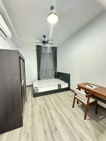 Bedroom features: queen-size bed, wooden bed frame, 2 bedside tables, desk with chair, ceiling fan with light, wall-mounted air conditioning unit, floor-to-ceiling window with sheer curtains, laminate flooring, light grey painted walls, built-in wardrobe; style: modern.
