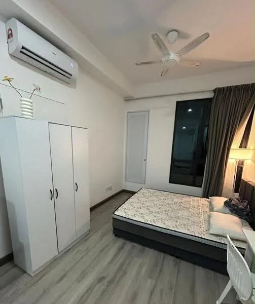 Bedroom features: queen-size bed with white bedding, white bedside lamp, white wardrobe with two doors, wall-mounted air conditioning unit, 5-blade ceiling fan, large window with black frame, floor-to-ceiling curtains in dark grey, light wood laminate flooring; style: modern.