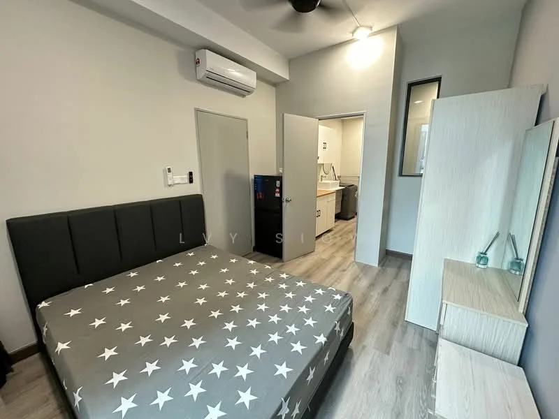 Bedroom features: queen-size bed with star-patterned bedding, light grey walls, laminate flooring, 1 wall-mounted split AC, ceiling fan, built-in wardrobe, full-length mirror, doorway leading to another room, window with natural light, desk area with chair; style: modern.