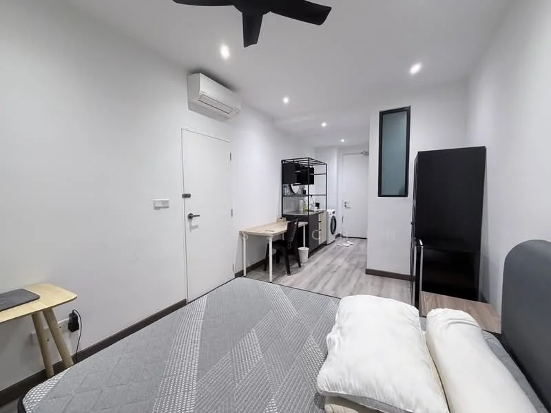 Bedroom features: queen-size bed, grey upholstered headboard, 2 white pillows, 1 wall-mounted split AC, wooden flooring, white painted walls, recessed downlights, ceiling fan, black shelving unit, small dining table, washing machine, door leading to hallway; style: modern.