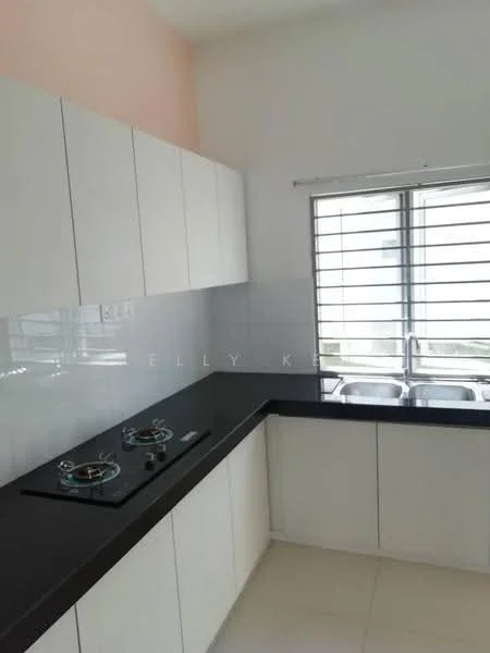 Kitchen features: white flat-panel cabinets, black granite countertop, double-bowl stainless-steel sink, chrome pull-down faucet, 4-burner gas hob, white tiled backsplash, window with horizontal slats, light-colored wall, ceramic tile flooring; style: modern.