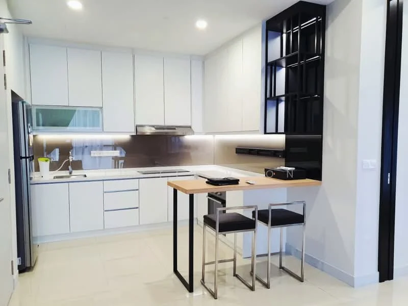Kitchen features: white shaker cabinets, black open shelving, stainless-steel fridge, built-in oven, 4-burner gas hob, stainless-steel range hood, quartz countertop, white backsplash, bar table with two stools, recessed downlights, tile flooring, single-bowl stainless-steel sink, chrome pull-down faucet; style: modern.