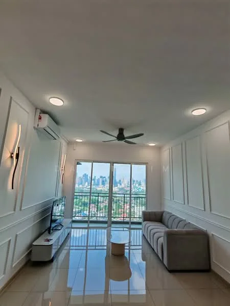 Living features: floor-to-ceiling windows, sliding glass door, 3-blade ceiling fan, recessed LED downlights, wall-mounted TV, TV console, 3-seater fabric sofa in light grey, coffee table, glossy tile flooring, white painted walls with paneling, city skyline view; style: modern; view: city.