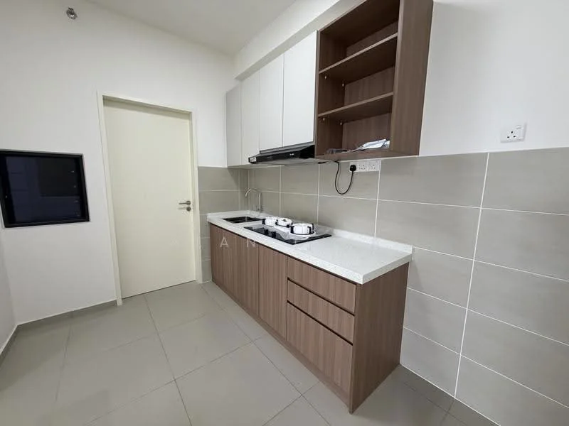 Kitchen features: laminate cabinetry in wood finish, white quartz countertop, built-in gas hob, stainless-steel sink, single-bowl stainless-steel sink, wall-mounted range hood, grey ceramic tile backsplash, grey ceramic tile flooring, under-cabinet lighting, open shelving, white painted walls; style: modern.