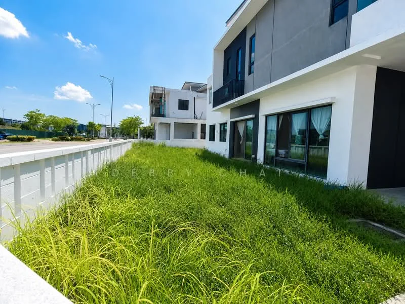 Exterior type: linked terrace house; features: white painted facade, grey painted facade, large windows, manicured lawn, surrounding greenery, two-storey structure, balcony on upper level, concrete pathway, street view, clear blue sky; style: modern.