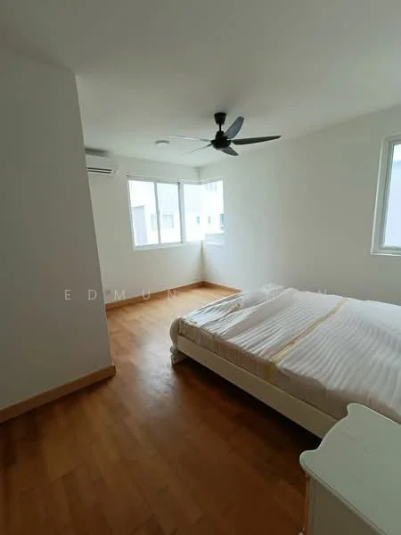 Bedroom features: wooden flooring, white painted walls, 5-blade ceiling fan, floor-to-ceiling windows, queen-size bed, bedside table, air conditioning unit; style: modern.