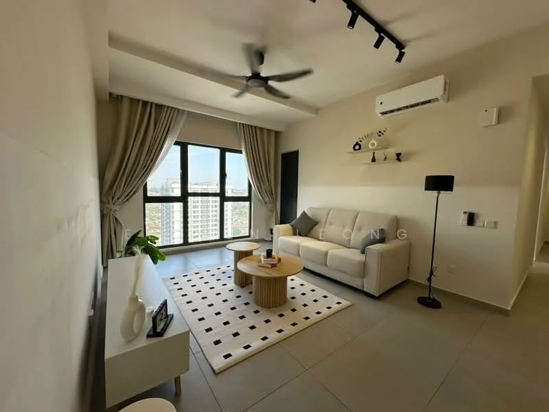 Living features: 5-blade ceiling fan with light, sofa in light grey fabric, coffee table in wood, area rug with geometric pattern, TV console in white, floor-to-ceiling windows, curtains in light fabric, wall-mounted air conditioning unit, decorative wall shelf, decorative wall clock; style: modern; view: city.