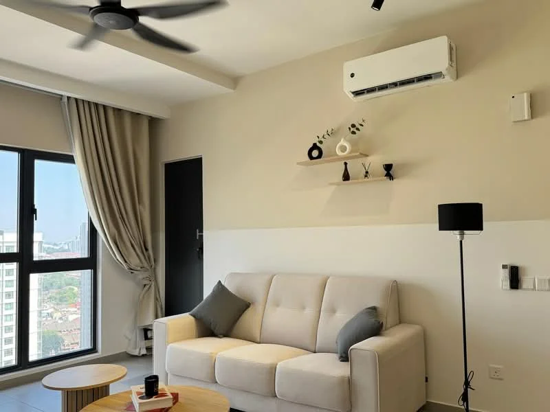 Living features: 3-seater fabric sofa in light beige, ceiling fan, wall-mounted split AC, floor-to-ceiling windows, curtains in light beige, decorative shelf with vases, black floor lamp, coffee table in wood, decorative wall art, light-colored painted walls, light wood flooring; style: modern; view: city.