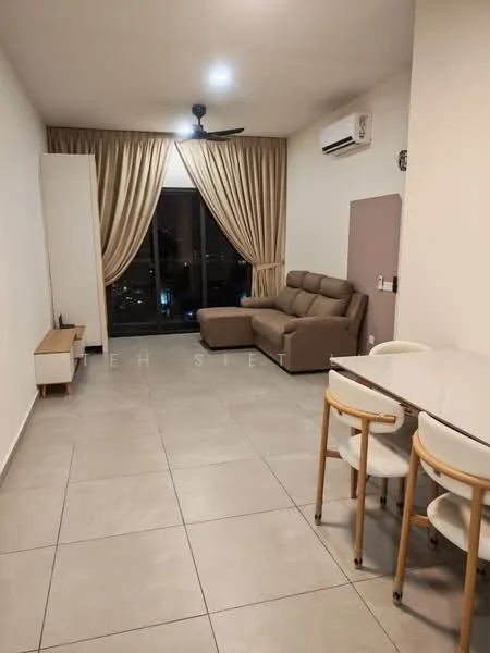 Living features: 3-seater fabric sofa in beige, ceiling fan, floor-to-ceiling windows, curtains, wall-mounted air conditioning unit, light-colored walls, tile flooring, dining table with 4 chairs, TV console, decorative wall panel; style: modern; view: city.
