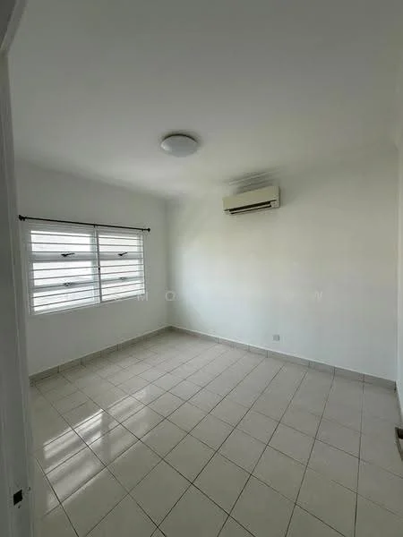 Room features: white painted walls, tile flooring, 1 wall-mounted split AC, 2 windows with horizontal blinds, ceiling light fixture.