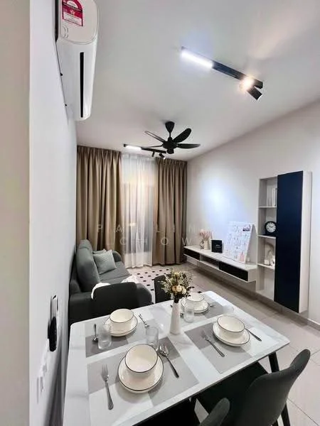 Dining features: 6-seater dining table, white tablecloth, ceramic dinner plates, cutlery set, decorative vase with flowers, grey fabric sofa, area rug with geometric pattern, wall-mounted TV console, light grey curtains, floor-to-ceiling window, ceiling fan with light, recessed LED downlights, air conditioning unit; style: modern.
