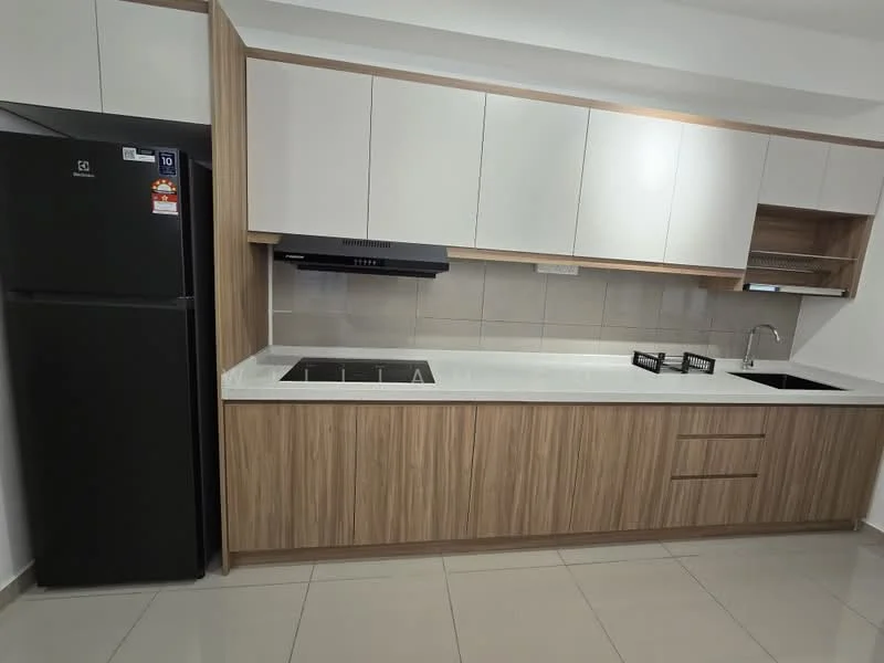 Kitchen features: black fridge, built-in oven, 4-burner gas hob, single-bowl stainless-steel sink, chrome pull-down faucet, white upper cabinets, wood lower cabinets, white countertop, tile backsplash, ceramic tile flooring, recessed downlights; style: modern.