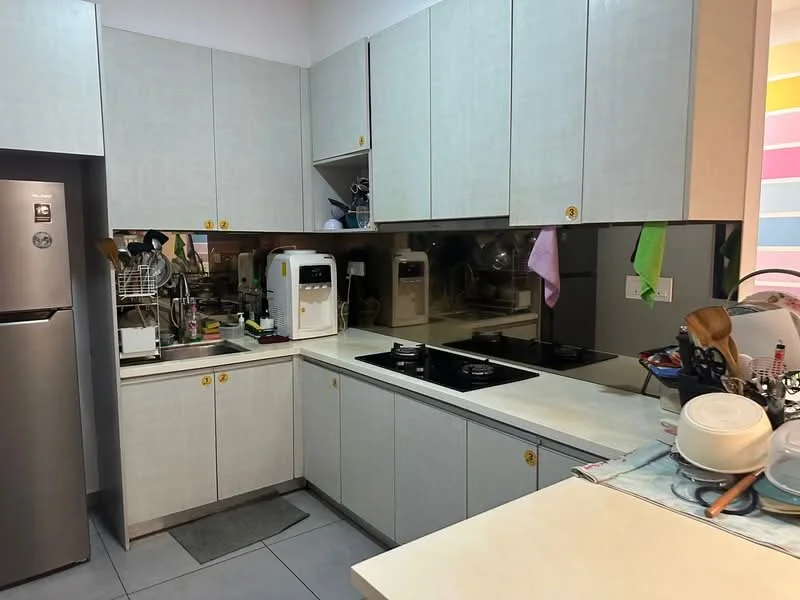 Kitchen features: light grey cabinetry, stainless-steel fridge, built-in oven, 4-burner gas hob, white countertop, mirror backsplash, kitchen sink, kitchen utensils, dish rack, ceramic floor tiles, wall-mounted storage, hanging kitchen towels; style: modern.