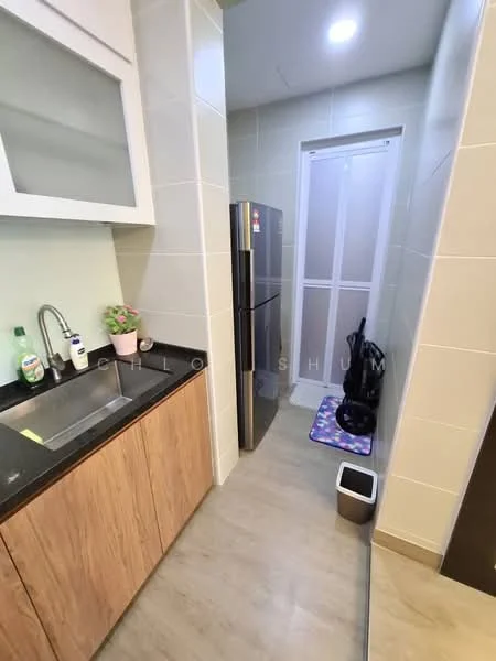 Kitchen features: single-bowl stainless-steel sink, chrome pull-down faucet, black granite countertop, wood cabinetry, stainless-steel fridge, tile backsplash, light-colored wall tiles, laminate flooring, window with frosted glass, kitchen mat, trash bin; style: modern.