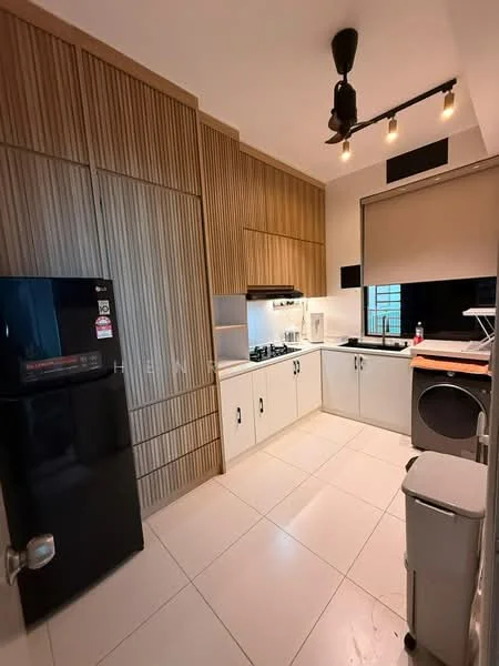 Kitchen features: black fridge, built-in oven, 4-burner gas hob, stainless-steel range hood, white cabinetry with flat-panel design, wooden cabinetry with vertical slats, black countertop, sink with faucet, washing machine, tile flooring, recessed downlights, roller blinds; style: modern.
