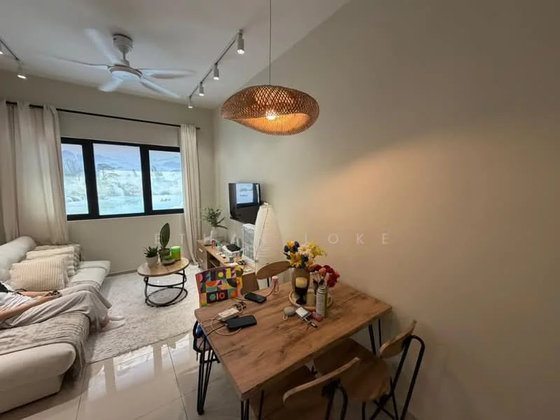 Living features: 3-seater fabric sofa in light grey, area rug with geometric pattern, wooden dining table, 4 dining chairs, pendant lamp, floor-to-ceiling windows, sheer curtains, wall-mounted TV, decorative vase with flowers, coffee table, ceiling fan with light, wall clock; style: modern; view: mountain.