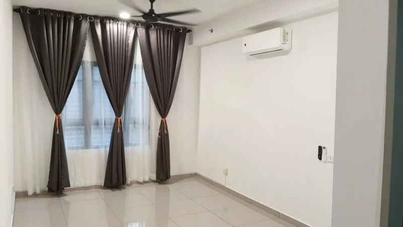 Room features: white painted walls, grey floor tiles, floor-to-ceiling windows, sheer curtains, blackout curtains, 1 wall-mounted split AC, 5-blade ceiling fan with light; style: modern.