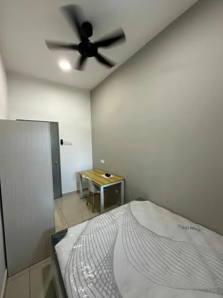 Bedroom features: grey painted walls, white ceiling, 5-blade ceiling fan, single bed with mattress, wooden desk, wooden chair, built-in wardrobe, tile flooring; style: modern.