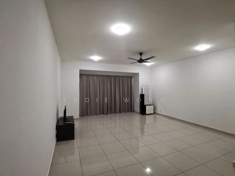 Living features: white painted walls, glossy ceramic tile flooring, 5-blade ceiling fan with light, recessed LED downlights, curtains in neutral color, TV console, wall-mounted TV, mirror cabinet, open space layout; style: modern.
