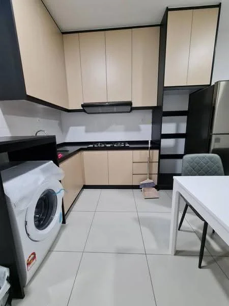 Kitchen features: black countertop, cream cabinetry, built-in gas hob, stainless-steel range hood, single-bowl stainless-steel sink, white washing machine, tile flooring, open shelving, refrigerator, dining table with chairs; style: modern.
