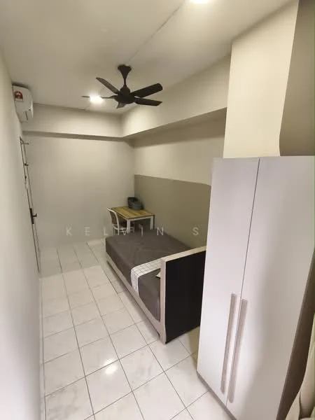 Bedroom features: white painted walls, grey accent wall, tile flooring, 5-blade ceiling fan, wall-mounted split AC, queen-size bed, wooden bed frame, study desk, chair, built-in wardrobe; style: modern.