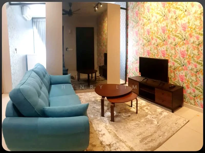 Living features: 3-seater fabric sofa in blue, round wooden coffee table, area rug with floral pattern, wall-mounted TV, TV console in dark wood, ceiling fan, decorative wall with floral wallpaper, white painted walls, large window with sheer curtains; style: modern.