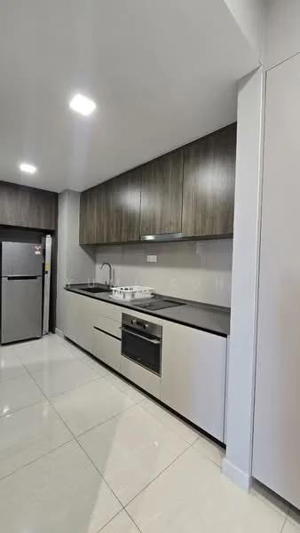 Kitchen features: grey upper cabinets, white lower cabinets, black countertop, stainless-steel sink, chrome pull-down faucet, built-in oven, 4-burner gas hob, stainless-steel fridge, ceramic tile flooring, recessed LED downlights, grey backsplash; style: modern.