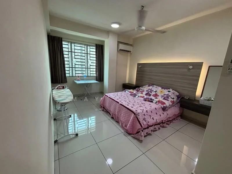 Bedroom features: king-size bed with floral bedding, wooden headboard, 2 bedside lamps, built-in wardrobe, floor-to-ceiling window, curtains, ceiling fan, wall-mounted air conditioning unit, white painted walls, glossy tile flooring; style: modern.