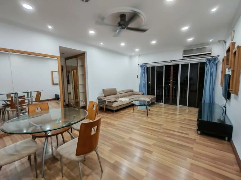 Living features: wooden flooring, 5-blade ceiling fan with light, floor-to-ceiling sliding glass door, curtains, L-shape sectional sofa in beige, glass coffee table, dining table with 4 chairs, wall-mounted TV, decorative wall panels, recessed downlights; style: modern.