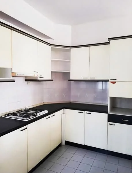 Kitchen features: L-shaped kitchen layout, cream cabinetry, black countertop, built-in gas stove, microwave oven, open shelving, tile backsplash, grey tile flooring; style: modern.