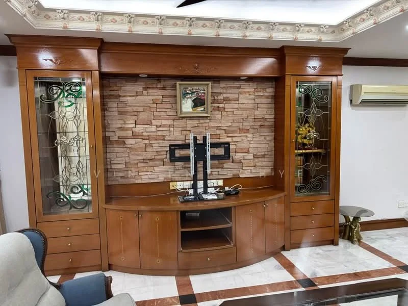 Living features: wooden cabinetry, stone feature wall, built-in TV console, glass display cabinets, marble flooring, recessed ceiling lights, wall-mounted air conditioning unit, decorative ceiling moulding; style: traditional.