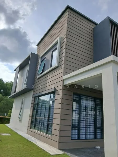 Exterior type: detached bungalow; features: two-storey structure, grey and white painted facade, large floor-to-ceiling windows, horizontal wood cladding, sliding windows, flat roof, manicured lawn, paved walkway, surrounded by greenery; style: modern.