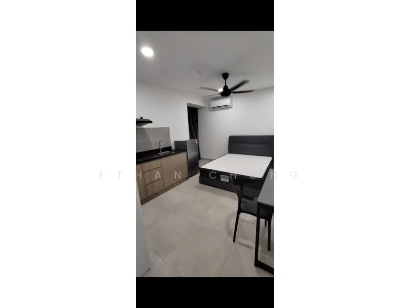 Kitchen features: black countertop, stainless-steel sink, chrome pull-down faucet, wood cabinetry, refrigerator, 2-seater dining table, black dining chairs, 5-blade ceiling fan, wall-mounted split AC, ceramic tile flooring, grey backsplash, open layout; style: modern.