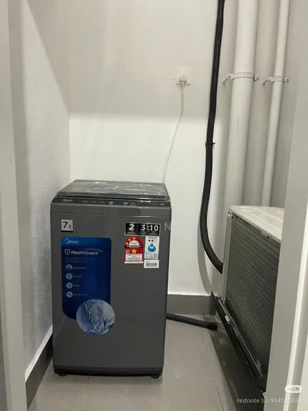 Laundry features: top-load washing machine, grey exterior, 7 kg capacity, water inlet hose, drain hose, tile flooring, white painted walls, air conditioning unit.