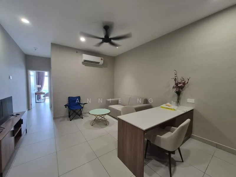 Living features: grey painted walls, white ceiling, tile flooring, 3-seater fabric sofa in light grey, coffee table with glass top, wall-mounted TV, 1 wall-mounted split AC, ceiling fan, decorative plant in vase, side chair in blue fabric, desk with 2 chairs; style: modern.
