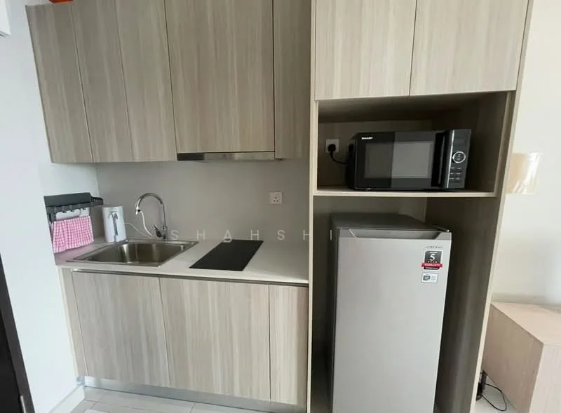 Kitchen features: light wood cabinetry, single-bowl stainless-steel sink, chrome pull-down faucet, built-in electric cooktop, microwave, stainless-steel fridge, countertop, tile backsplash; style: modern.
