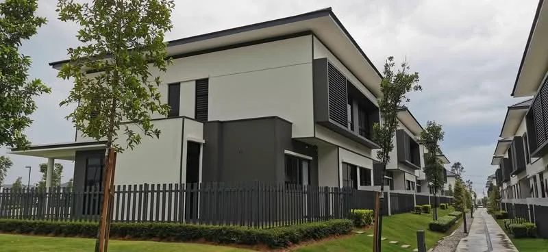 Exterior type: linked terrace house; features: two-storey building, white painted facade, grey accent walls, horizontal louvre screens, flat roof, manicured lawn, landscaped garden, fenced perimeter, paved walkway, modern architectural design; style: modern.