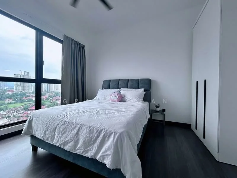 Bedroom features: king-size bed with grey upholstered headboard, white bedding, nightstand with lamp, floor-to-ceiling windows, grey curtains, built-in wardrobe with sliding doors, dark wood flooring, city view; style: modern; view: city.