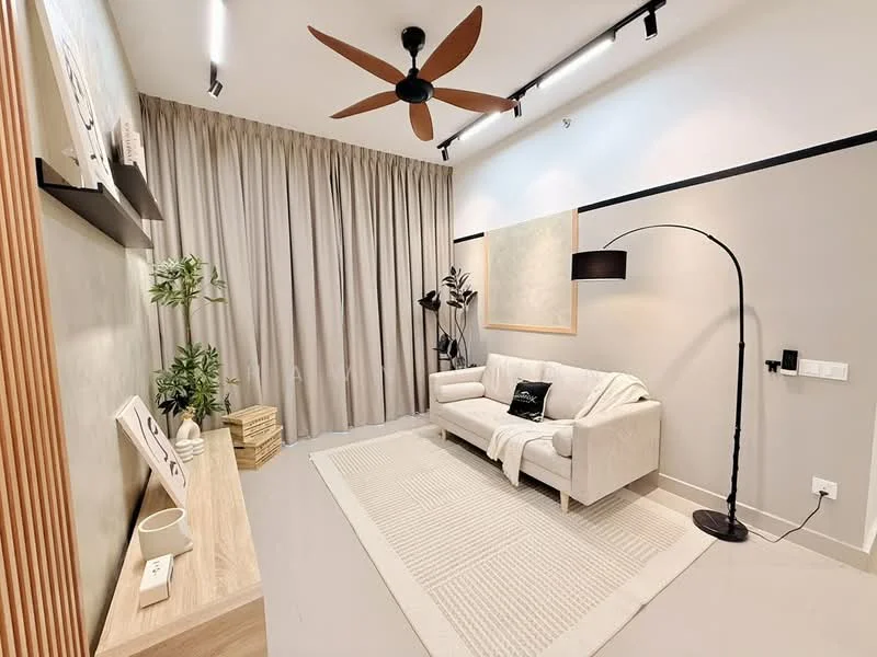 Living features: 3-seater fabric sofa in white, wooden coffee table, area rug with geometric pattern, floor lamp with black shade, 5-blade ceiling fan with wooden blades, curtains in light beige, wall-mounted artwork, decorative plant in ceramic pot, wall paneling with wood accents, recessed lighting; style: modern.