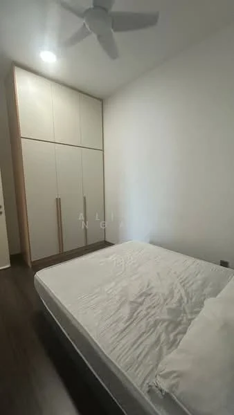 Bedroom features: queen-size bed, wooden flooring, white painted walls, built-in wardrobe with sliding doors, ceiling fan, recessed lighting; style: modern.