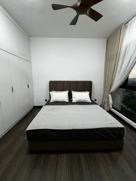 Bedroom features: king-size bed, upholstered headboard, white bedding, wooden flooring, white painted walls, built-in wardrobe with sliding doors, floor-to-ceiling window with sheer curtains, 5-blade ceiling fan; style: modern; view: city.