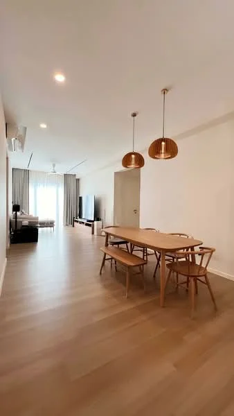 Living features: light wood flooring, white painted walls, recessed downlights, 2 pendant lamps, large windows with sheer curtains, sofa, TV console, dining table with wooden chairs, bench seating, air conditioning unit; style: modern.