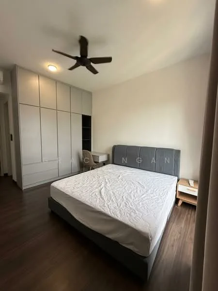 Bedroom features: queen-size bed, upholstered headboard, wooden bedside table, built-in wardrobe with sliding doors, ceiling fan, laminate flooring, neutral wall color, window with natural light; style: modern.