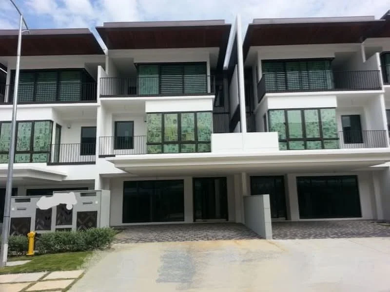 Exterior type: linked terrace house; features: white painted facade, glass windows, balconies with black railings, flat roof, manicured lawn, paved driveway, landscaped garden, modern architectural design; style: modern.