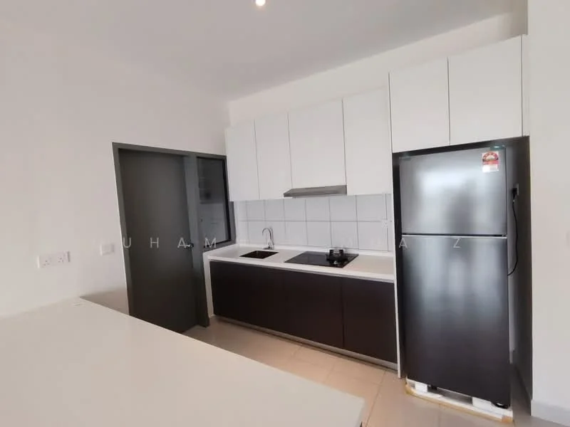 Kitchen features: white cabinetry, black lower cabinets, grey tiled backsplash, stainless-steel single-bowl sink, chrome pull-down faucet, built-in stove, stainless-steel fridge, white countertop, recessed downlights, open layout; style: modern.