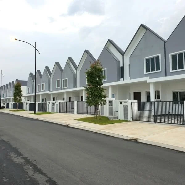 Exterior type: linked terrace house; features: grey painted facade, gabled roof, white window frames, front garden with grass, paved walkway, fenced front yard, street lighting, asphalt road, two-storey, uniform architectural design; style: modern.