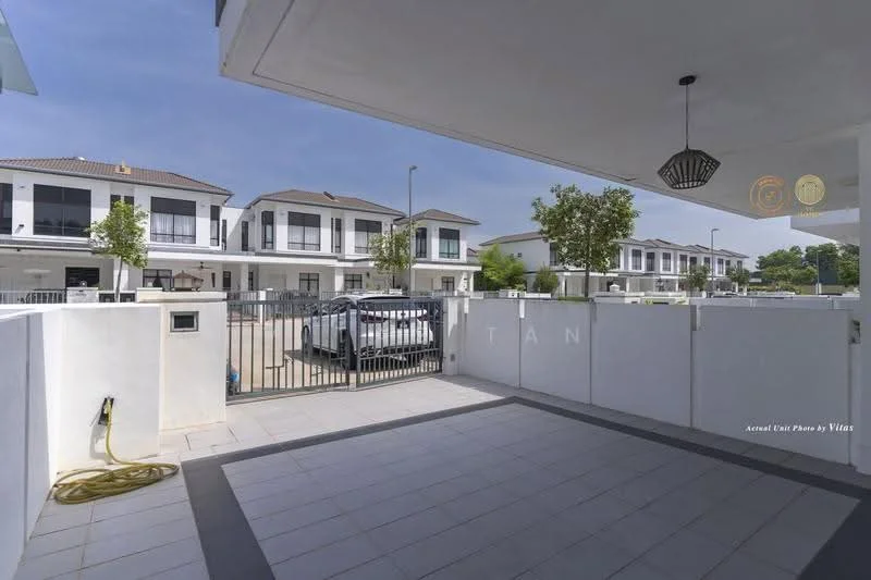 Exterior type: linked terrace house; features: white painted facade, flat roof, 2-storey building, manicured lawn, mature trees, paved driveway, fenced perimeter, gated entry, car porch, surrounded by greenery; style: modern.